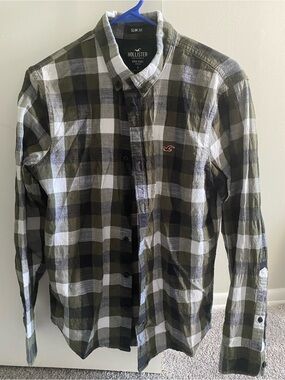 Hollister Men's Olive and White Plaid Slim Fit Button-Down Shirt